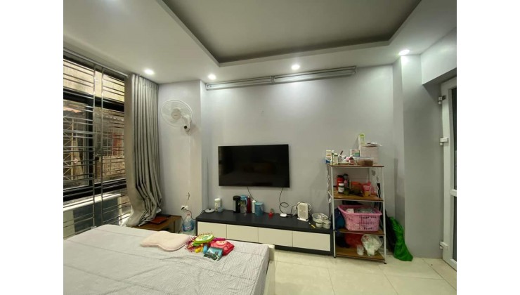 Bạn có biết đây là nhà riêng VIP nhất phố Nguyên Hồng, Đống Đa - 36m2, 6 tầng - Sổ đỏ chính chủ